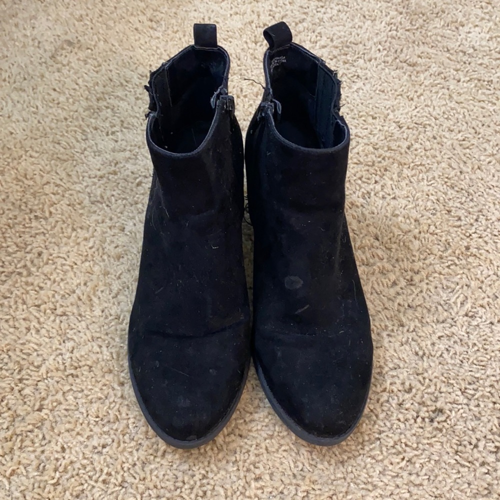 Black booties size 8. Worn but good condition. From Forever21
